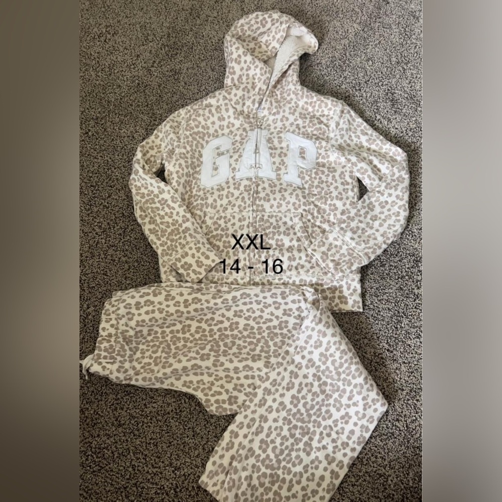 Gap sweatshirt Sherpa lined , sweatpants leopard sz 14-16 xxl